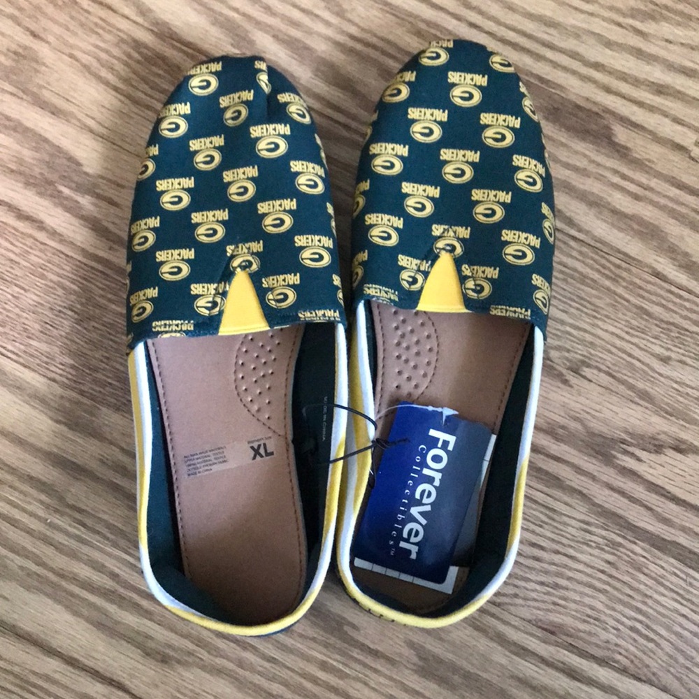 Green Bay Packers slip on shoes
